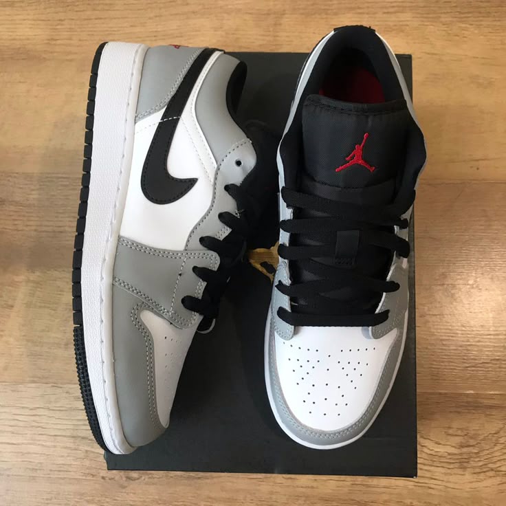 AJ1 Low Smoke Grey